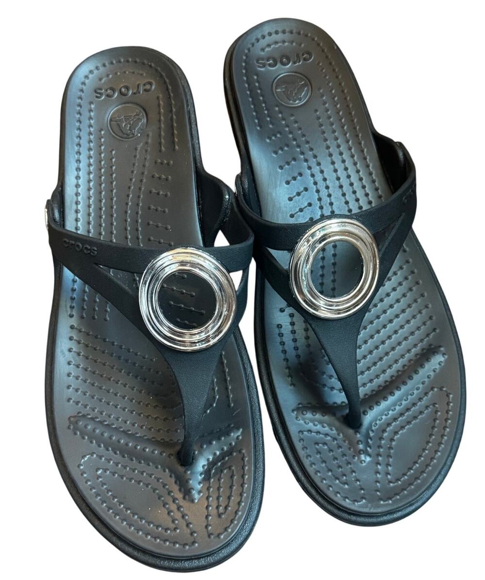 Crocs Sanrah Sandals Women's 10 Black Silver Circle Slip On Thong Comfort Wedge